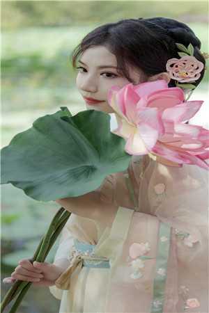 柏窈莫寻